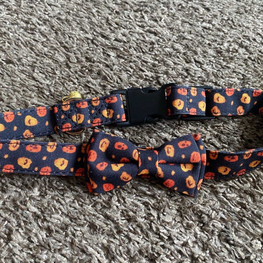 Dog (Halloween) Collar with bow tie & bell.